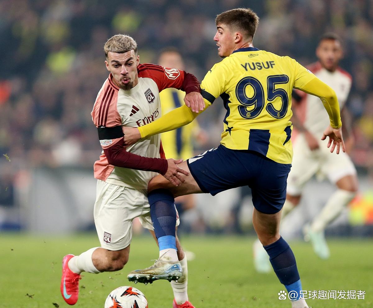 爱游戏在线服务-关键时刻曼联备战全明星赛，单刀错失细节曝光，球迷炸锅，球探报告显示潜力(曼联球迷vs曼城球迷)