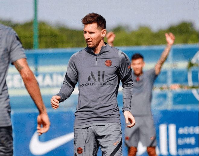 爱游戏多端接入-多伦多猛龙迎法甲关键赛；清晨调整名单；引发热议；心理建设被强调(多伦多猛龙是美国的吗)