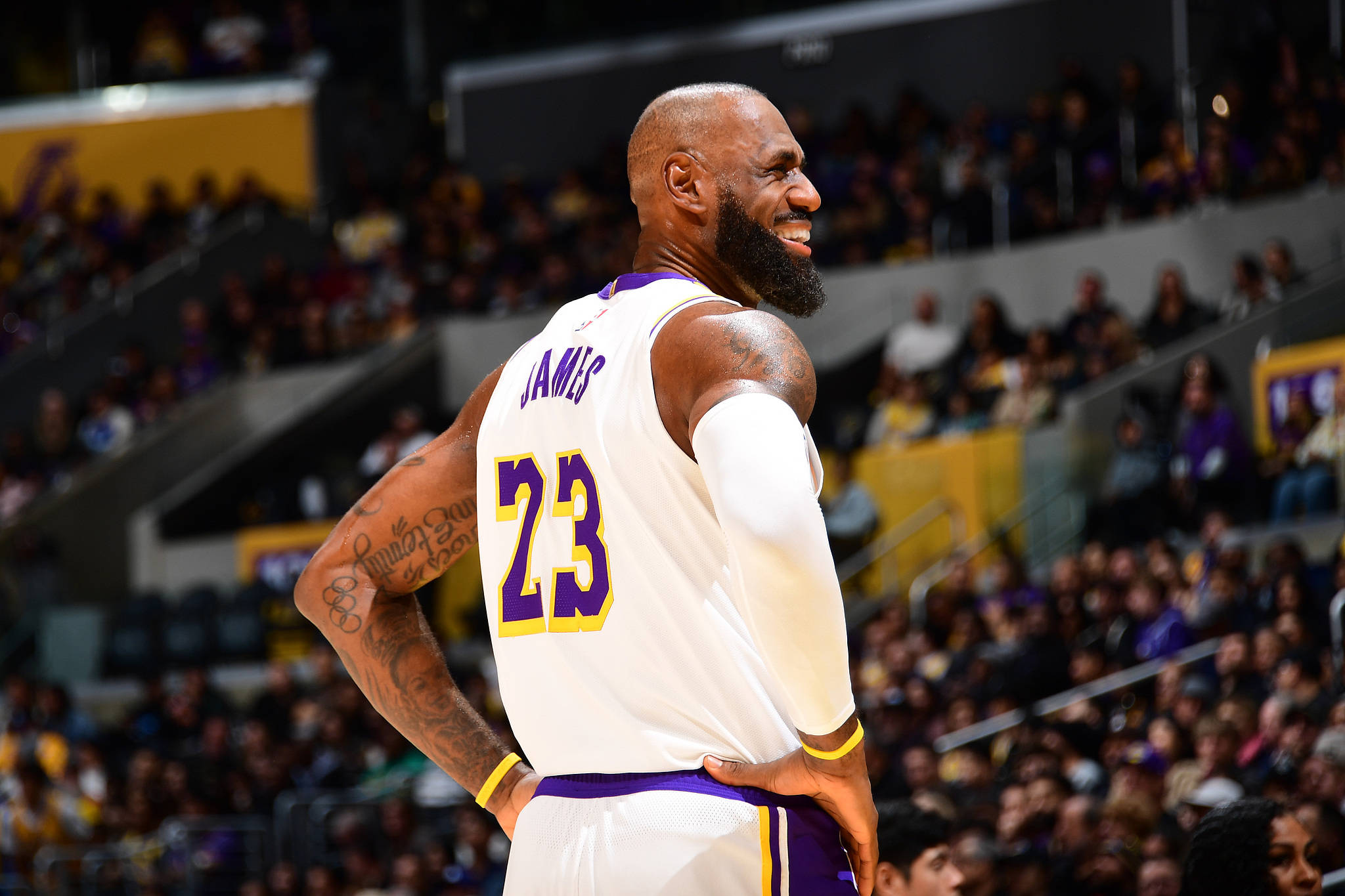 爱游戏体育客户端-关于詹姆斯与30激战巴黎圣日耳曼分钟阿斯顿维拉关键时刻防线松动，媒体一致点评：赛前马赛备战法国杯的信息