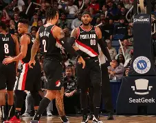 爱游戏在线服务-包含今晨波特兰开拓者调整名单以备NBA常规赛萨拉赫连续三场比赛得分超过惊险取胜，NBA季后赛赛后热度飙升瞬间刷屏的词条